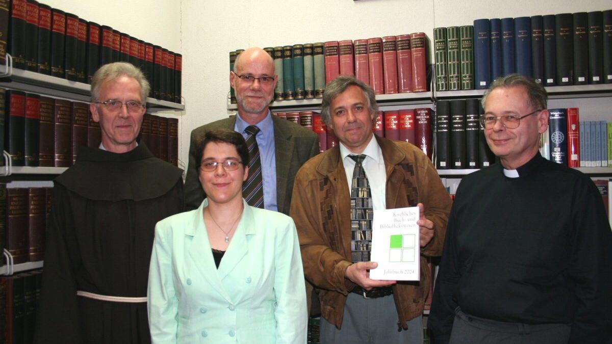 Mainz, 25.7.05: v.l.n.r.: Pater Dominikus Göcking, Martina Pauly, Jochen Bepler, Georg Ott-Stelzner und Dr. Helmut Hinekl.