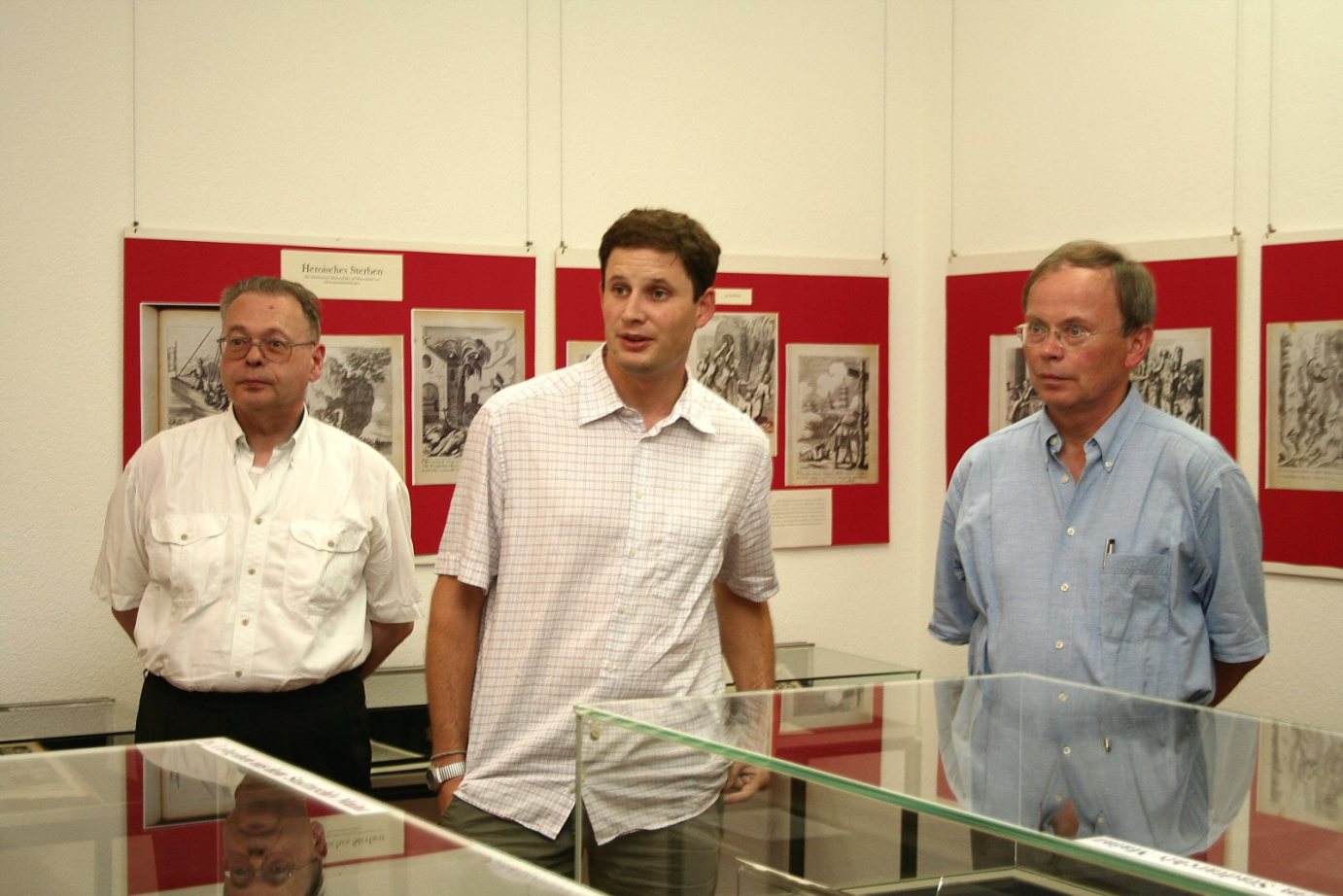 Mainz, 24. Juli 2006: Bei der Vorstellung der Ausstellung zur Jesuitenmission (v.l.n.r.): Dr. Helmut Hinkel, Dr. des. Christoph Nebgen und Professor Johannes Meier. (c) tob (MBN)