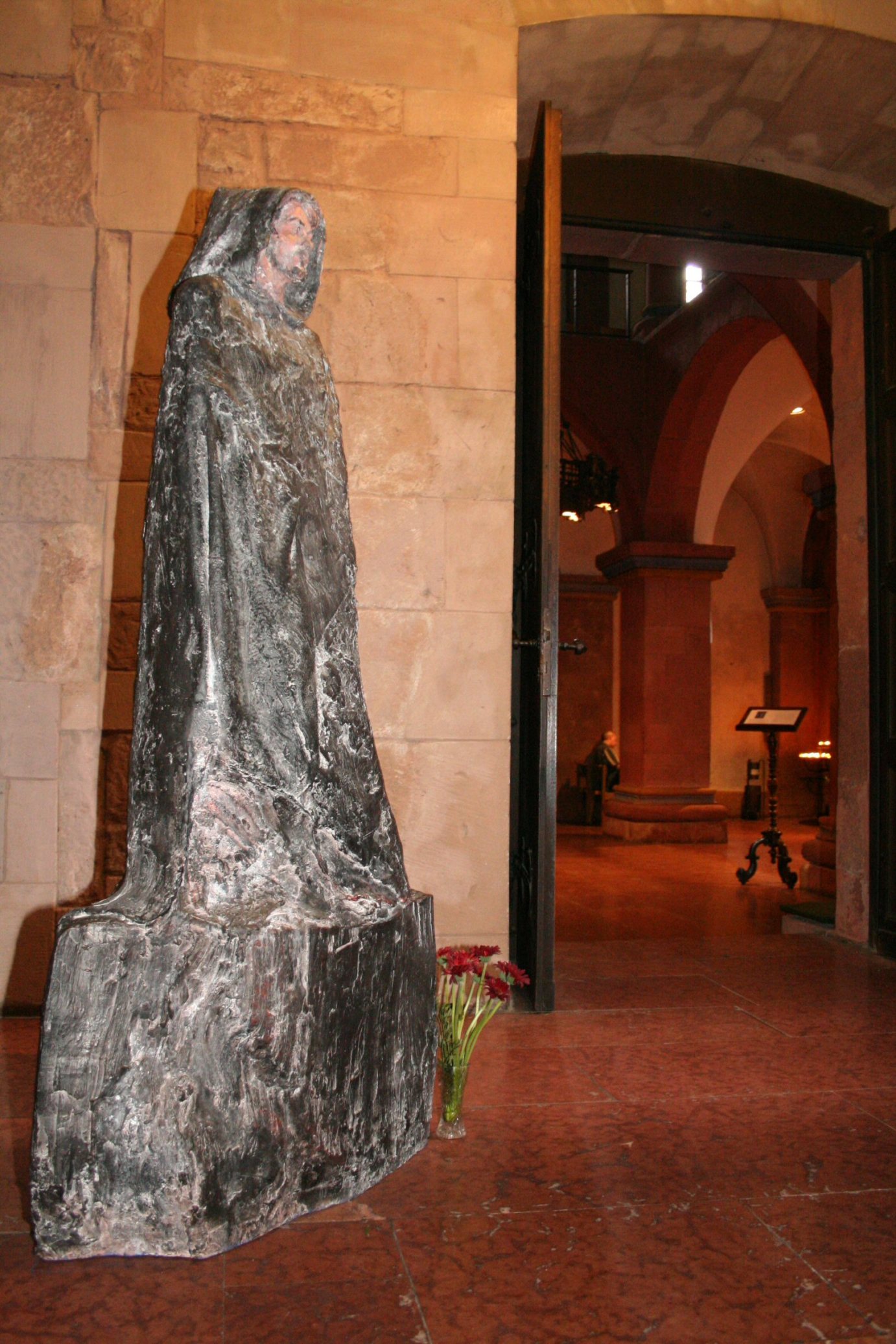 Mainz im August 2005: Die Bonifatius-Statue an ihrem neuen Standort im Eingangsbereich der Gotthard-Kapelle im Mainzer Dom. (c) tob (MBN)