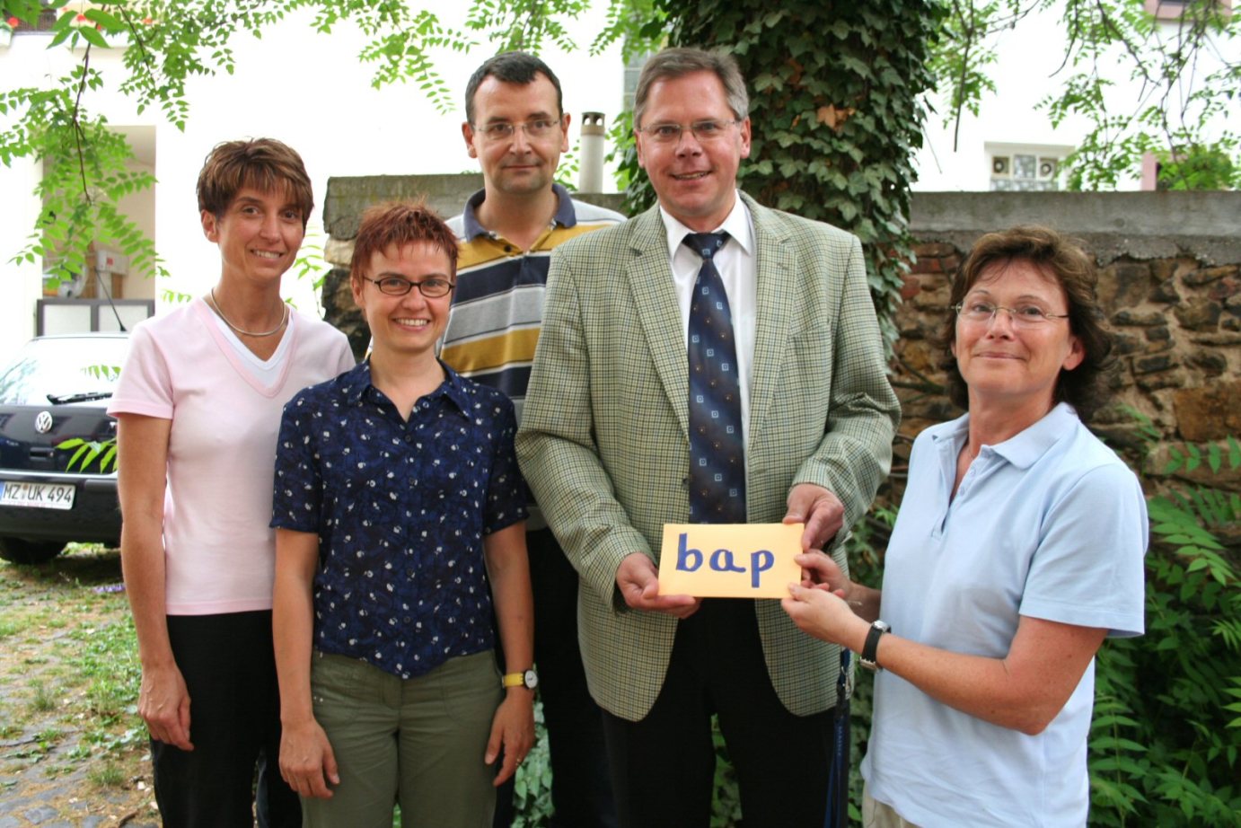 Mainz, 7.7.2006: Der Vorstand der DiAG MAV übergeben ihre Spende an Paul Rupp (2.v.r.) und Peter Schmalen (3.v.r.). (c) tob (MBN)