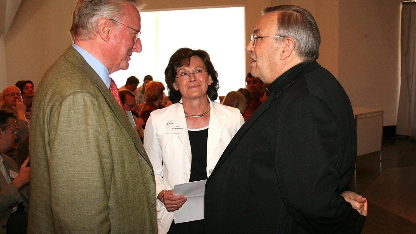 Mainz, 7.6.2006: Am Tag der Dienstgemeinschaft im Gespräch: (v.l.) Dr. Dieter Kirchner, Irene Helf-Schmorleiz und Kardinal Karl Lehmann.
