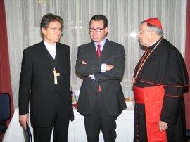 (v.r.n.l.) Bischof Wolfgang Huber, Bild-Chefredaktuer Kai Diekmann und Kardinal Karl Lehmann. (c) MBN