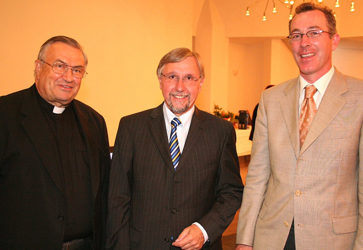 Mainz, 20.9.2006: Kardinal Karl Lehmann (l.) mit Günther Gremp (m.), scheidender SWR-Beauftragter für Rheinland-Pfalz, und Dr. Thomas Weißer, neuer SWR-Beauftragter. (c) am (MBN)