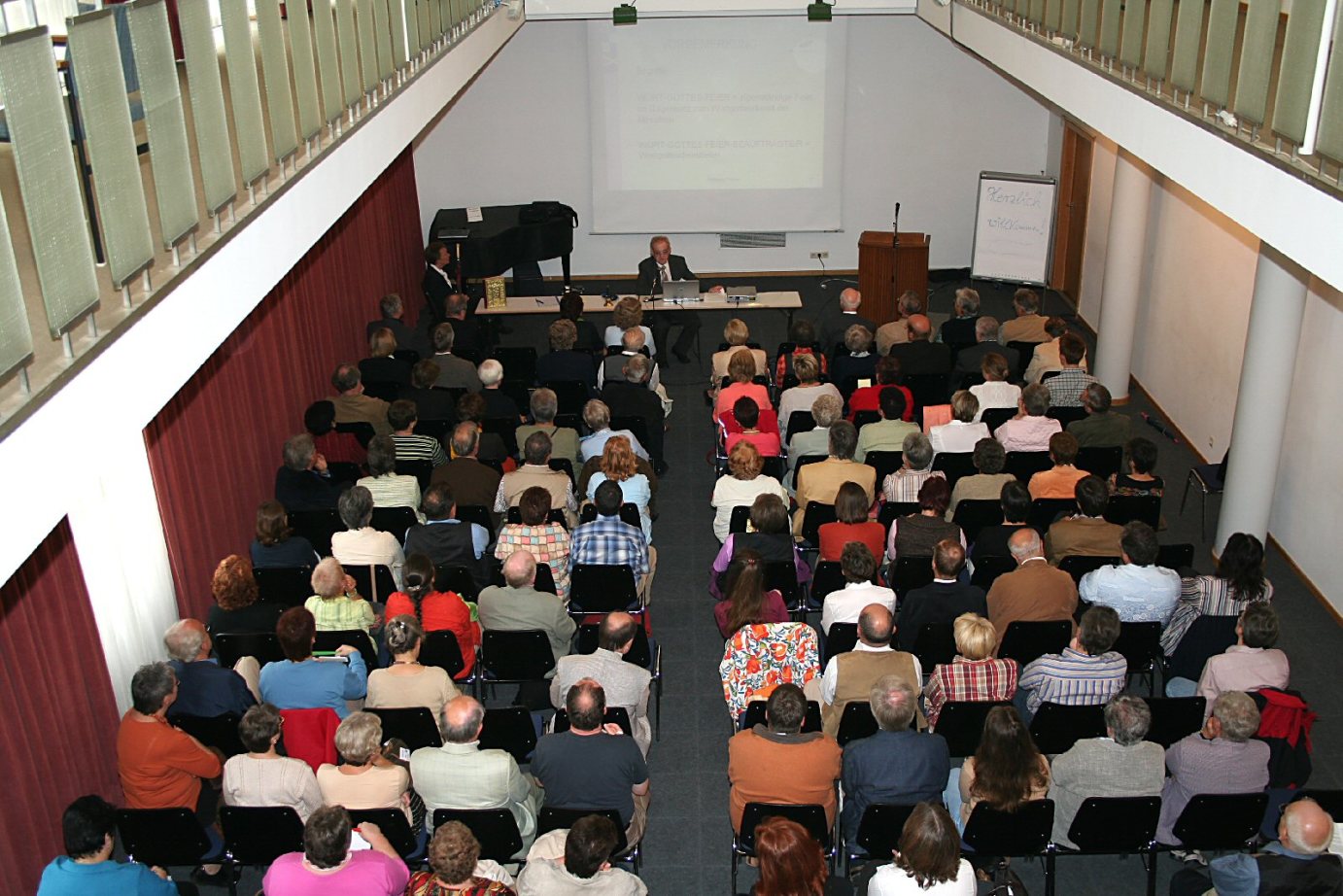 Mainz, 30.9.2006: Rund 160 Frauen und Männer war zum ersten Lektorentag in das Haus am Dom in Mainz gekommen. (c) am (MBN)