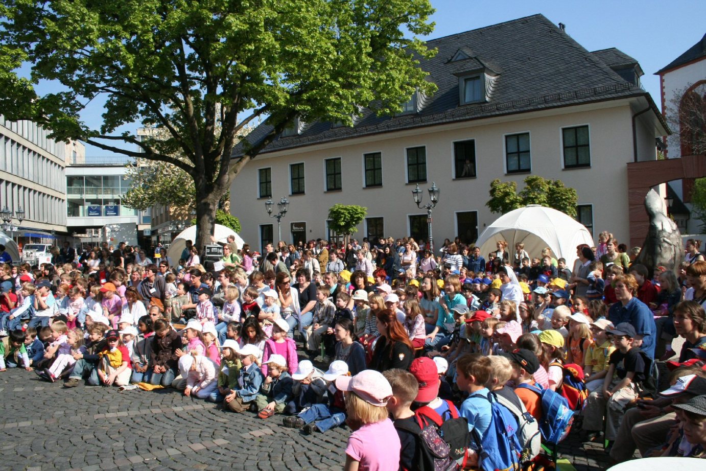 Mainz, 3.5.2006: Rund 300 Kinder aus Kindertagesstätten kamen zur Eröffnung des Aktionstages 