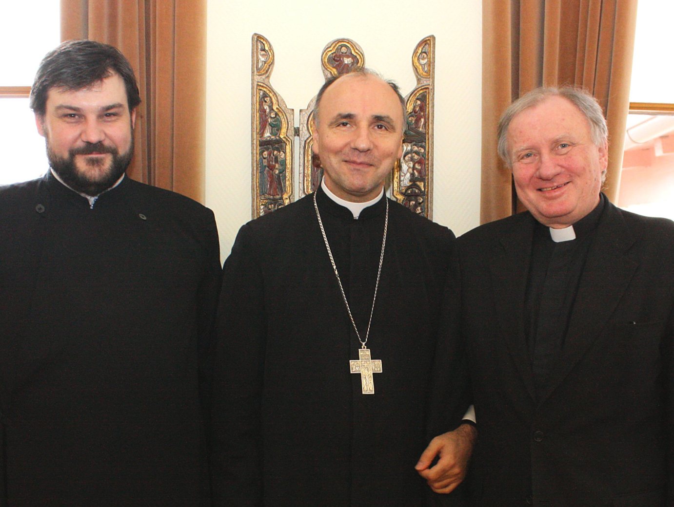 Mainz, 26. Februar 2010 (v.l.n.r.): Pfarrer Ioan-Irineu Farcas und Bischof Virgil Bercea zu Gast bei Generalvikar Dietmar Giebelmann. (c) Bistum Mainz / Blum