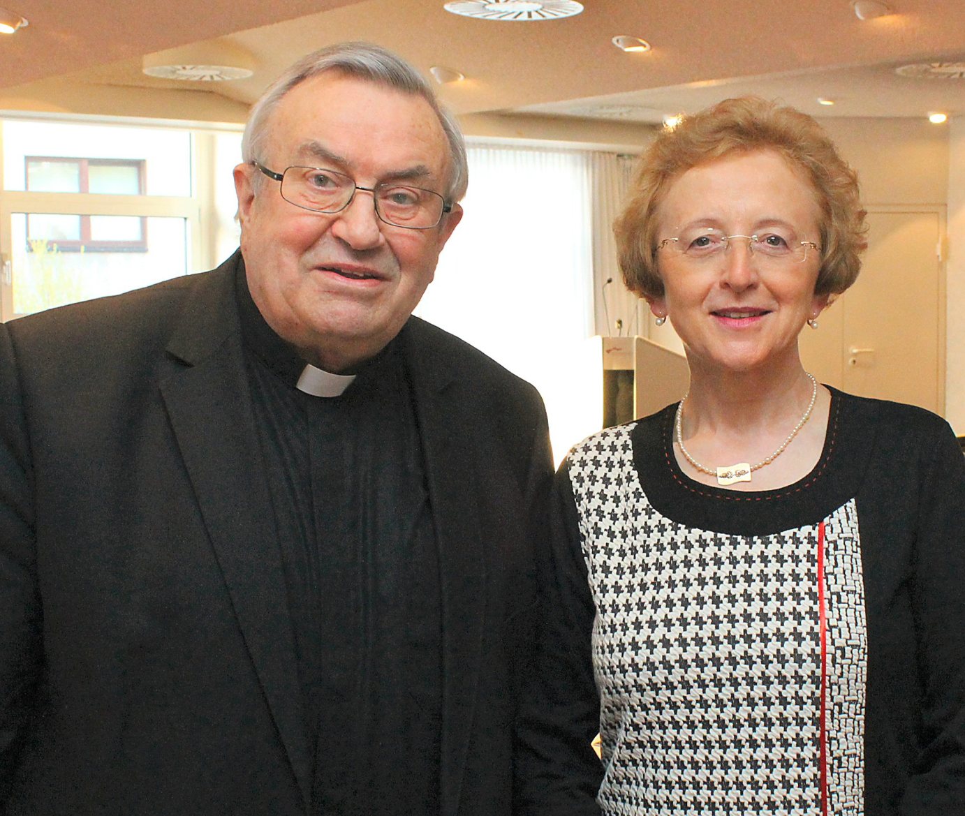 Mainz, 27.3.2014: Kardinal Karl Lehmann und Dr. Gertrud Pollak beim festlichen Abendessen anlässlich des 60. Geburtstages von Pollak (c) Bistum Mainz / Matschak