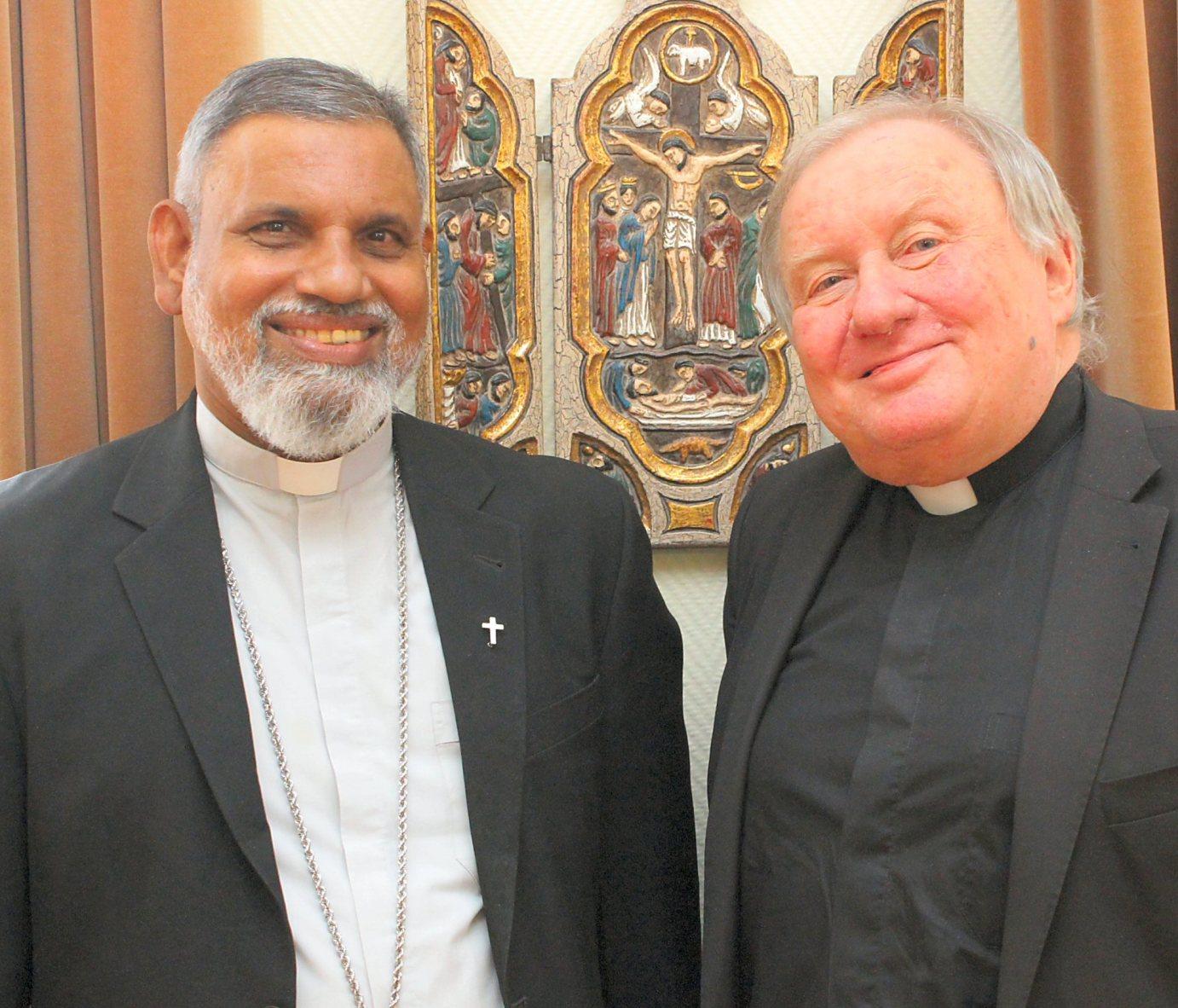 Mainz, 14.8.2014: Bischof Geevarghese Mar Divannasios (l.) war zum Gespräch bei Generalvikar Prälat Dietmar Giebelmann.