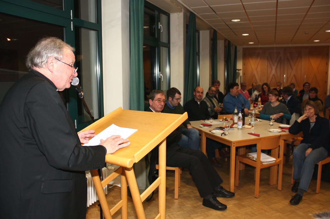 Mainz, 21.11.2012: Generalvikar Dietmar Giebelmann (l.) bei seinem Vortrag zum Abschluss der Visitation im Dekanat Mainz-Stadt, Bezirk 3. (c) Bistum Mainz / Blum