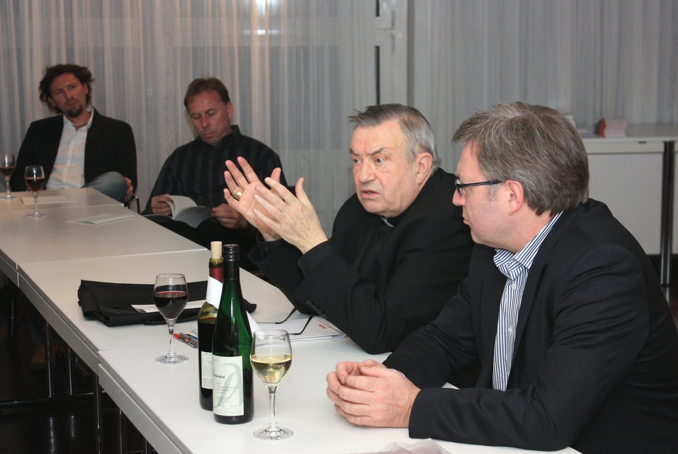 Mainz, 23.3.2011: Kardinal Karl Lehmann (2.v.r.) bei der Jahrestagung der AG Presse (c) Bistum Mainz / Blum