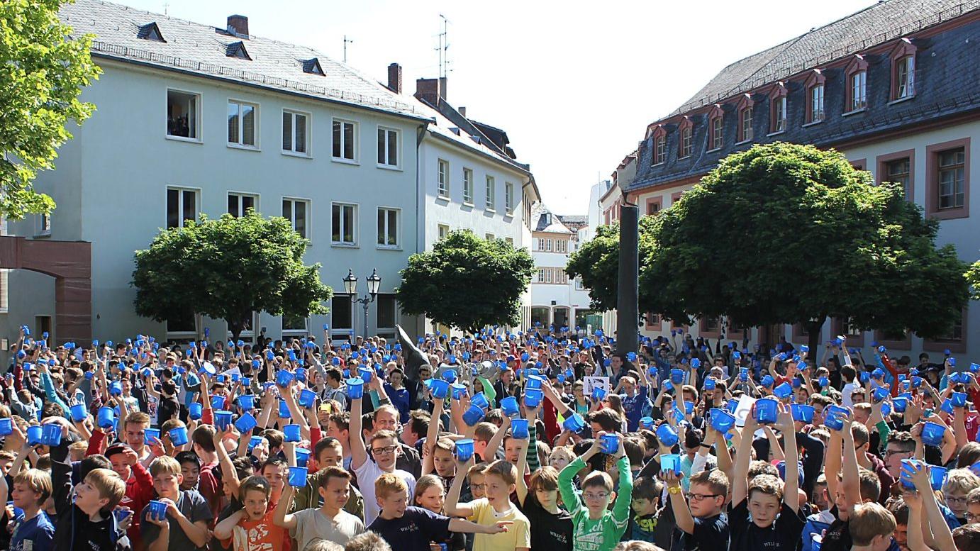 Mainz, 4.6.2013: 1.200 Schüler der Mainzer Willigis-Schulen sammelten unter dem Motto 