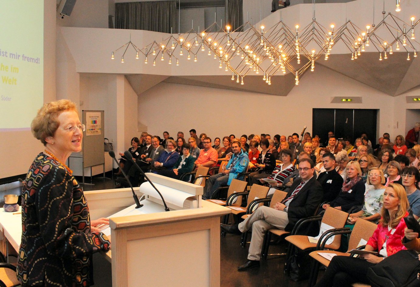 Mainz, 15.10.2014: Ordinariatsdirektorin Dr. Gertrud Pollak begrüßte die Teilnehmer des Religionslehrertages. (c) Bistum Mainz / Matschak
