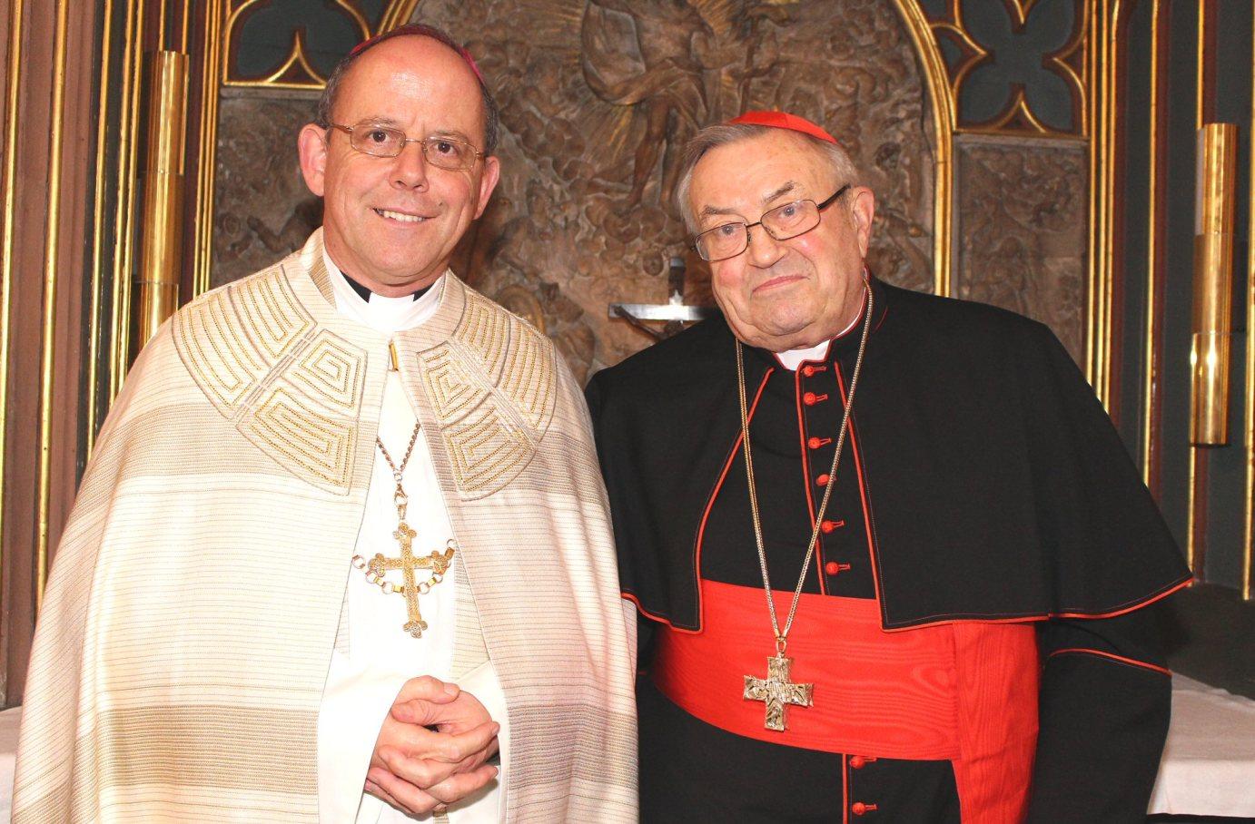Mainz, 16. November 2014: Verabschiedung von Weihbischof Ulrich Neymeyr (links): mit Kardinal Karl Lehmann vor der Vesper in der Sakristei des Mainzer Domes.