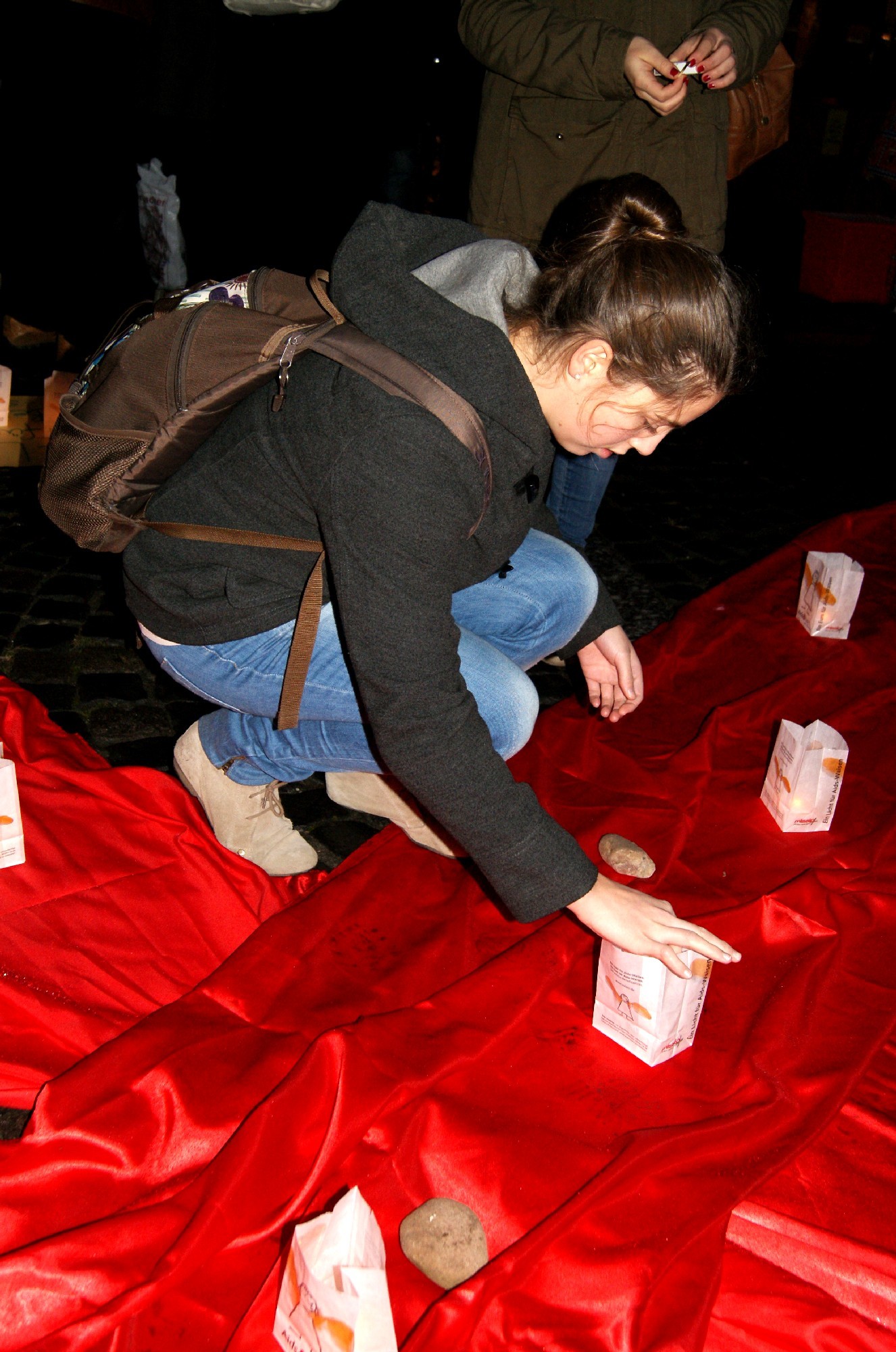 Mainz, 1.12.2011: Solidaritätsaktion zum Welt-Aidstag auf dem Mainzer Neubrunnenplatz (c) Bistum Mainz / Fleischhauer