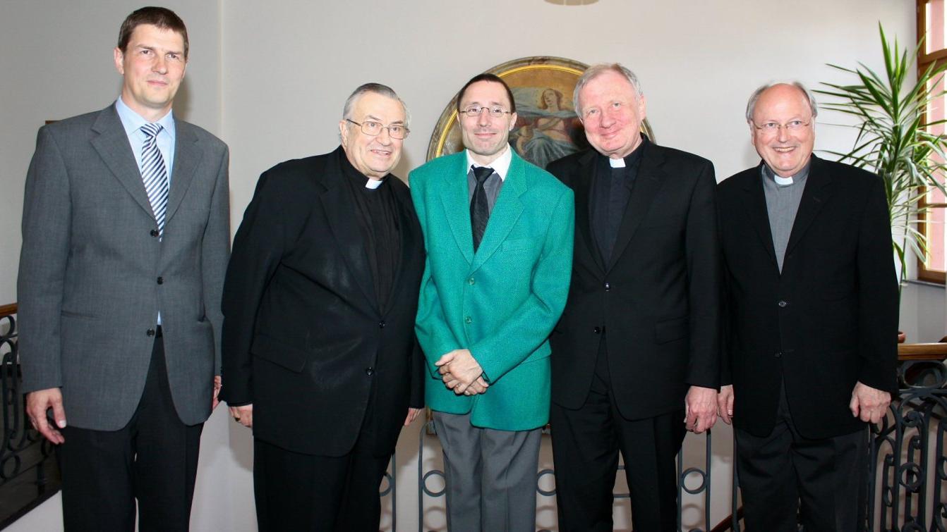 Mainz, 26. Mai 2011: Vorstellung des neuen Direktors des Mainzer Dom- und Diöäzesanmuseums (v.l.n.r.): Baudirektor Johannes Krämer, Kardinal Karl Lehmann, Dr. Winfried Wilhelmy, Generalvikar Dietmar Giebelmann und Domdekan Heinz Heckwolf.