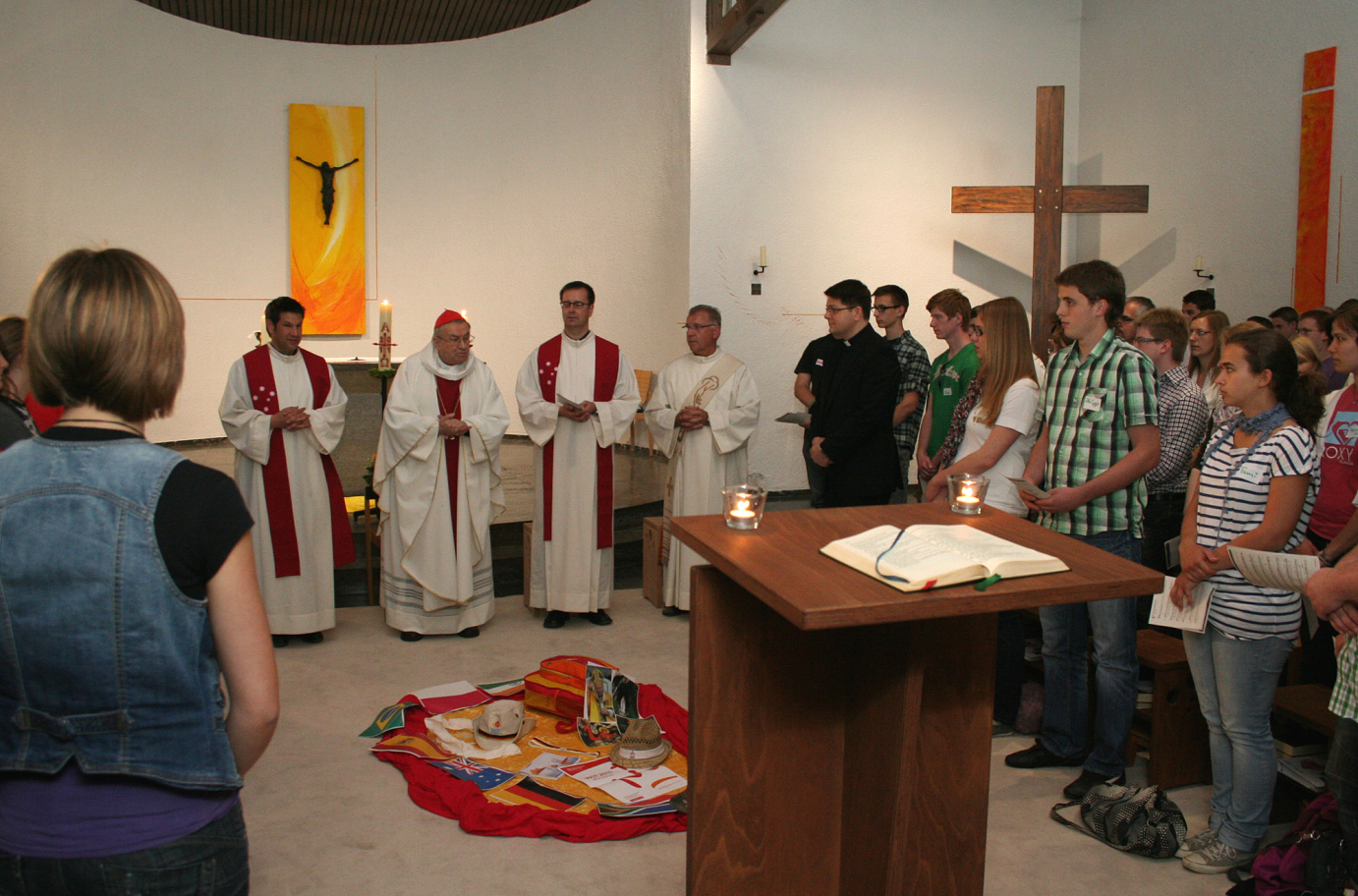 Mainz, 29.4.11: In der Kapelle des Jugendhauses Don Bosco feierte Kardinal Karl Lehmann einen Gottesdienst mit den Mainzer Teilnehmern am Weltjugendtag. (c) Bistum Mainz / Matschak