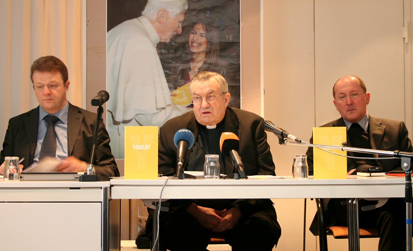 Mainz, 28.3.2011: Kardinal Karl Lehmann, Bischof von Mainz, (Mitte) stellte gemeinsam mit Bernhard Meuser (l.) und Johannes zu Eltz den Jugendkatechismus 