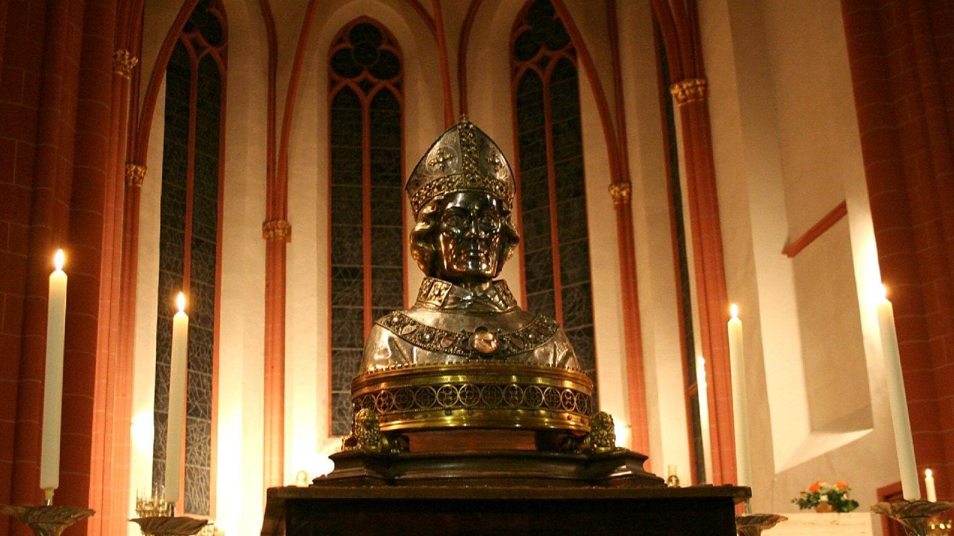 Mainz, 22. Februar 2011: Das Willigis-Reliquiar von St. Stephan.