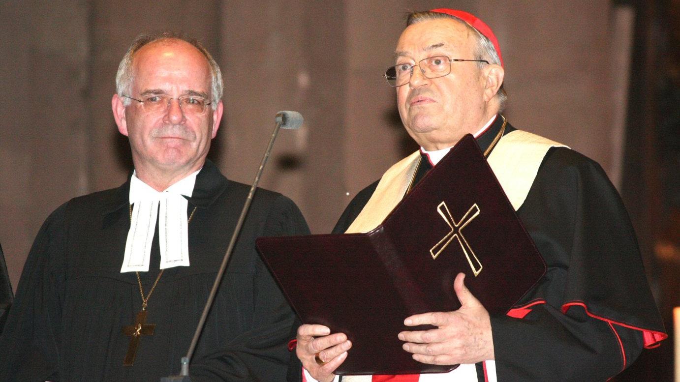 Mainz, 18. Januar 2008: Landesbischof Friederich Weber (links) und Kardinal Karl Lehmann beim Festgottesdienst zur Eröffnung der Gebetswoche für die Einheit der Christen im Mainzer Dom.