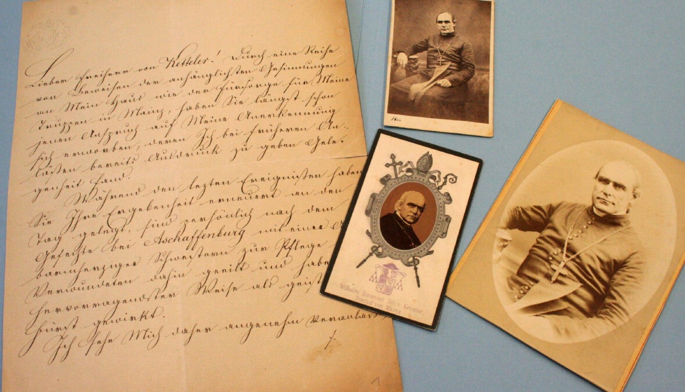 Mainz, 19.7.2007: Der Brief des österreichischen Kaisers Franz Josef an Bischof Wilhelm Emmanuel von Ketteler sowie Fotografien des Bischofs aus dem Bestand des Mainzer Dom- und Diözesanarchives. (c) Bistum Mainz / Matschak