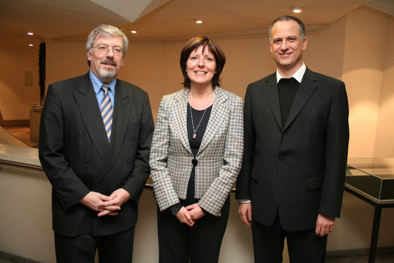 Mainz, 7. Februar 2007: Wechsel beim LIGA-Vorsitz in Rheinland-Pfalz: Der neue Vorsitzende Domkapitular Hans-Jürgen Eberhardt (rechts) zusammen mit Gesundheits- und Sozialministerin Malu Dreyer und dem bisherigen LIGA-Vorsitzenden Franz Segbers. (c) tob (MBN)