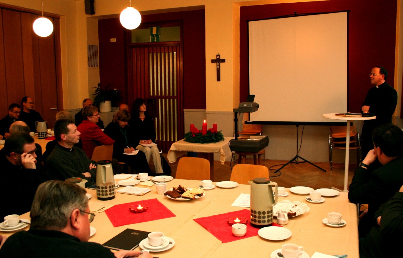 Mühlheim, 5.12.2007: Schlusskonferenz im Dekanat Rodgau mit Weihbischof Dr. Ulrich Neymeyr. (c) Bistum Mainz/Matschak