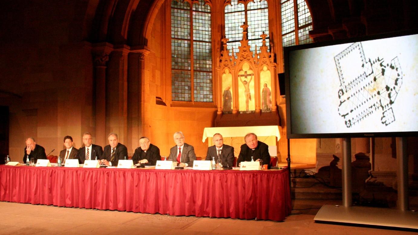 Mainz, 1.12.2008: Die Pressekonferenz fand in der Memorie des Mainzer Domes statt.
