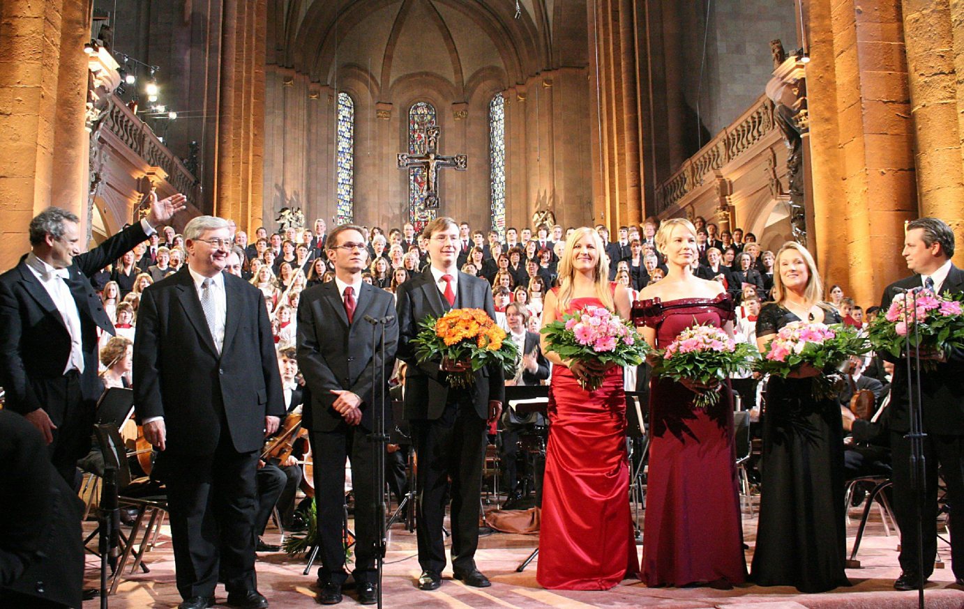 Mainz, 17.5.2009: Begeisterter Schlussapplaus für Solisten, Chor und Orchester des Festkonzertes im Mainzer Dom, das vom ZDF aufgezeichnet wurde. (c) Bistum Mainz / Matschak