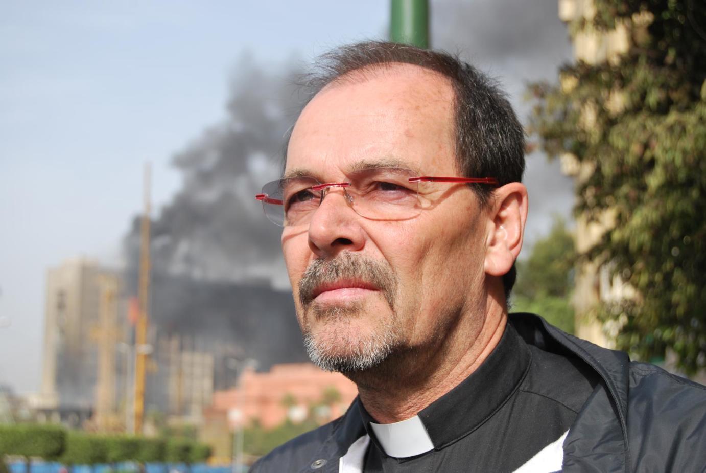 Der diesjährige Missio-Gast im Bistum Mainz ist Monsignore Joachim Schroedel ,der seit 18 Jahren Seelsorger in Ägypten ist. Das Bild zeigt ihn im Januar 2011 zu Beginn der Revolution auf dem Tahirplatz in Kairo.