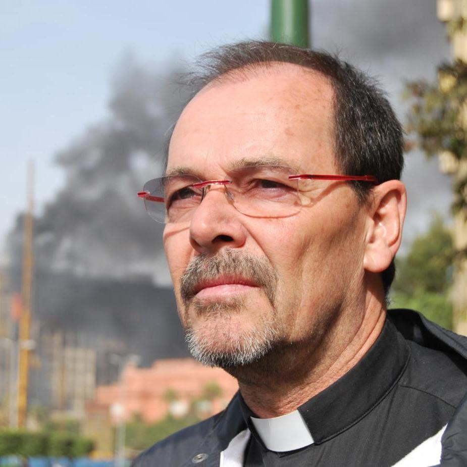 Der diesjährige Missio-Gast im Bistum Mainz ist Monsignore Joachim Schroedel ,der seit 18 Jahren Seelsorger in Ägypten ist. Das Bild zeigt ihn im Januar 2011 zu Beginn der Revolution auf dem Tahirplatz in Kairo.