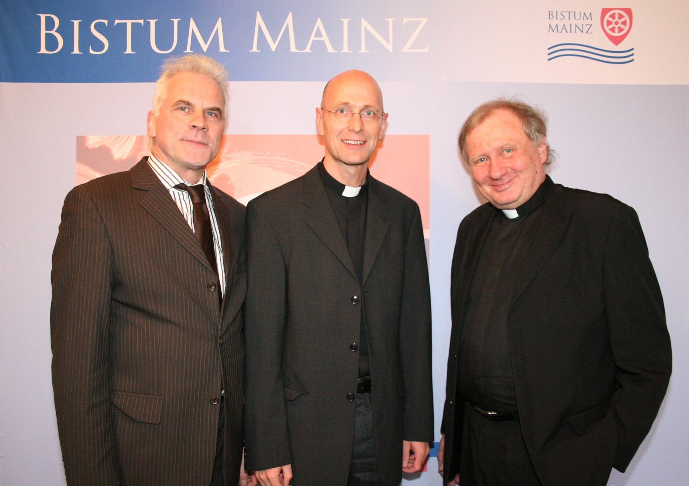Mainz, 3. März 2008: Treffen von Generalvikar Dietmar Giebelmann (rechts) mit Pater Jeremias Marseille OSB (mitte) und Heinz Thiel. (c) Bistum Mainz / Blum