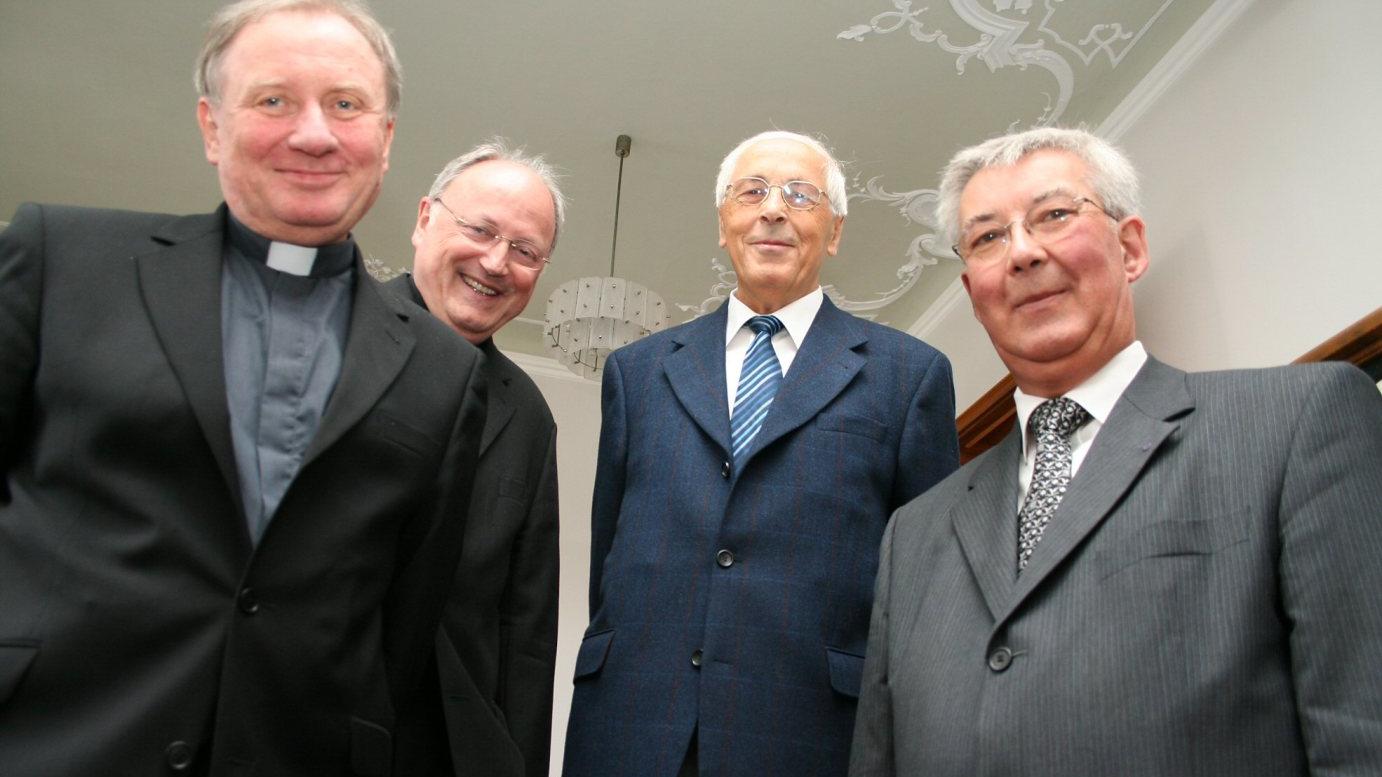 Mainz, 5. Juli 2007: Wechsel im Amt des Umweltbeauftragten (v.l.n.r.): Generalvikar Dietmar Giebelmann, Domdekan Heinz Heckwolf, Dr. Klaus Lenhard und Dr. Franz Jakob Hock.
