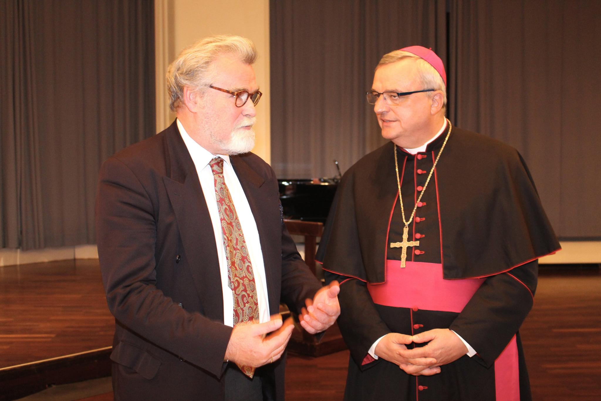 Martinsempfang Mainz, 6. November 2018: Staatsminister Herbert Mertin im Gespräch mit Bischof Karl-Heinz Wiesemann.