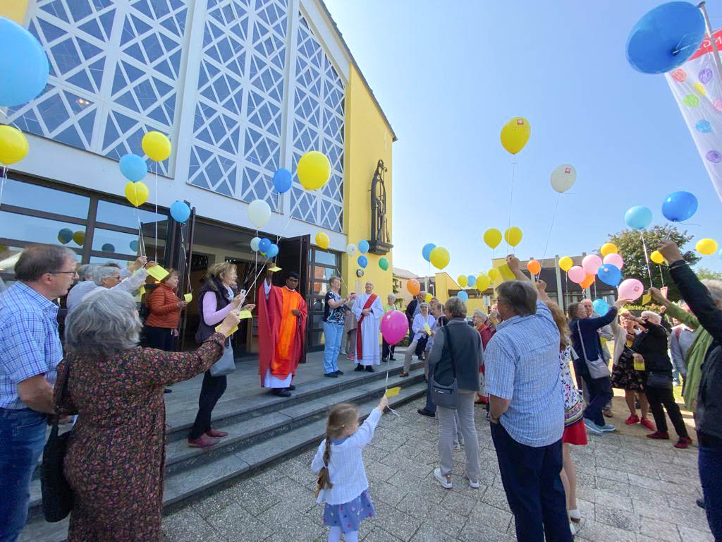 STMPfingstenLuftballons.jpg_176930515