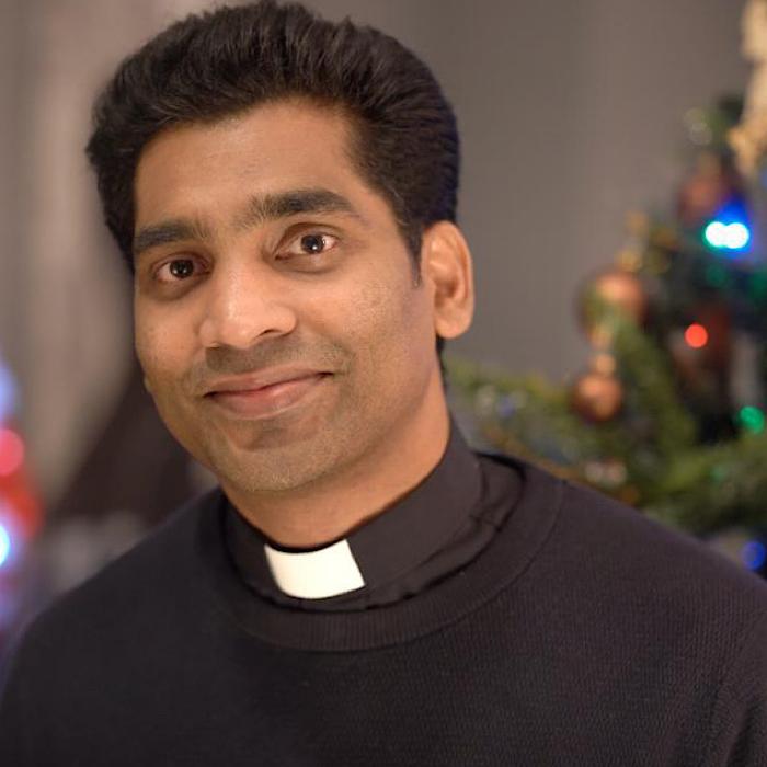 Das Portrait von Pfarrvikar Ajimon Joseph