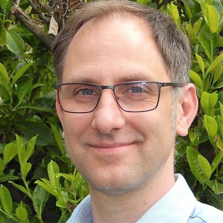 Dirk  Stoll