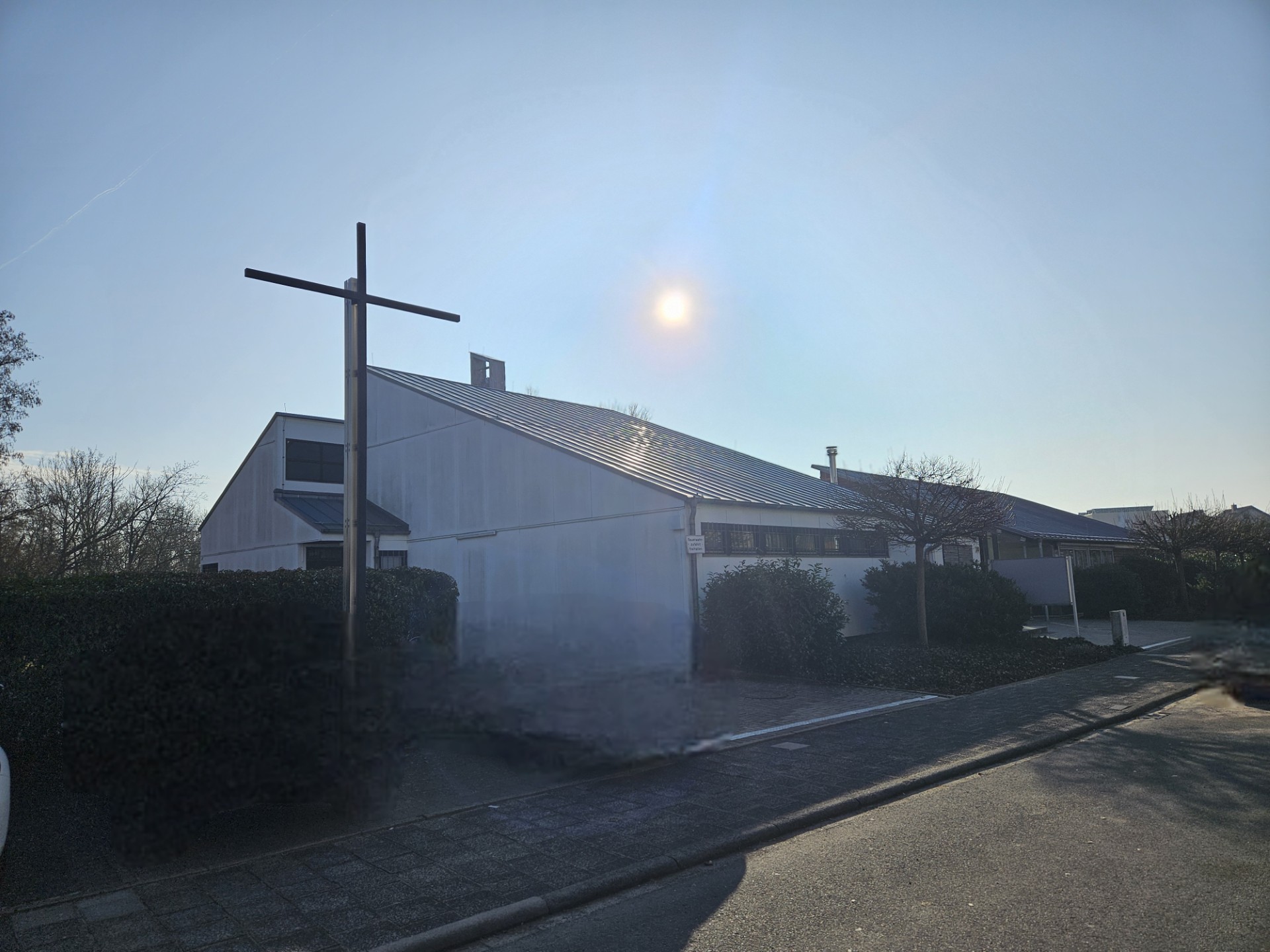 Das Kirchengebäude und den Versammlungsraum der Gemeinde St. Maximilian Kolbe