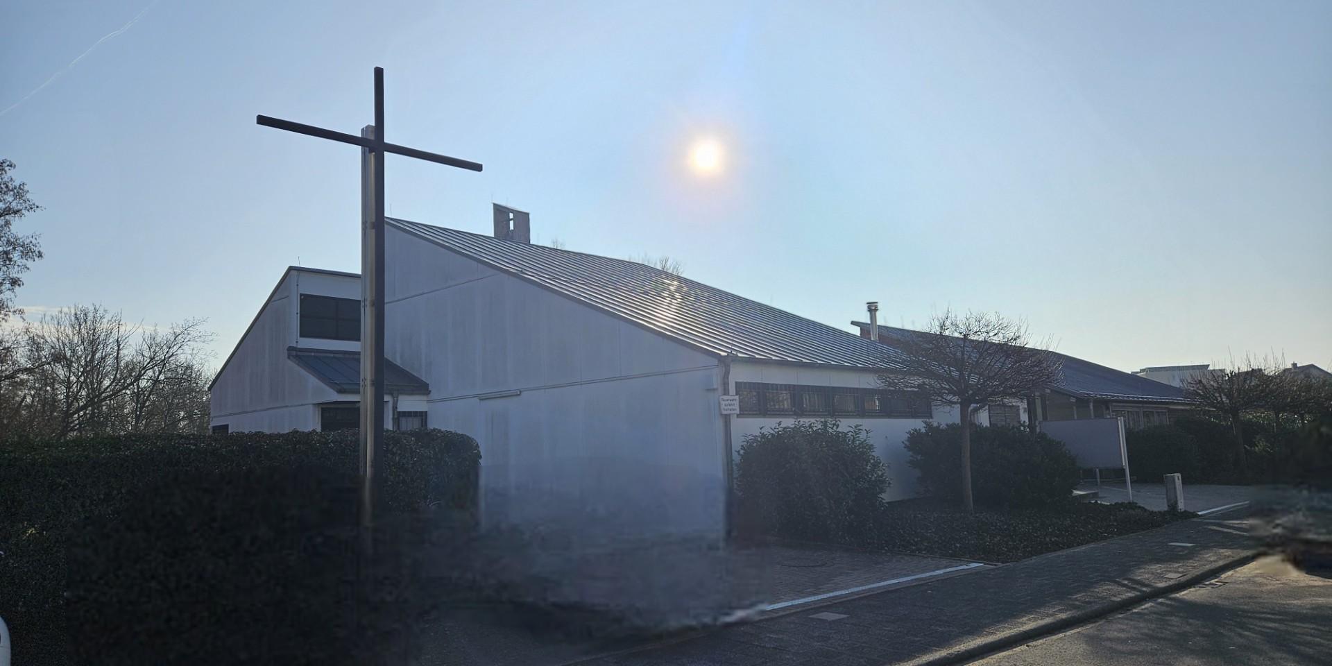 Das Kirchengebäude und den Versammlungsraum der Gemeinde St. Maximilian Kolbe