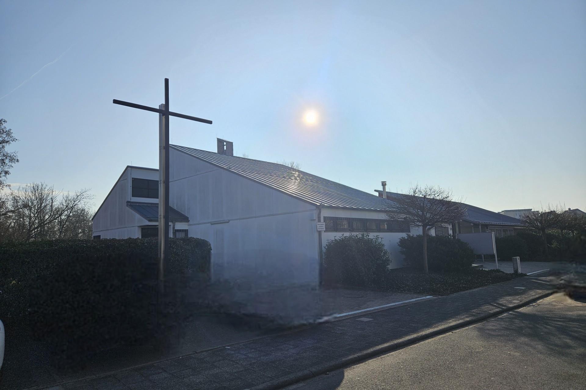 Das Kirchengebäude und den Versammlungsraum der Gemeinde St. Maximilian Kolbe