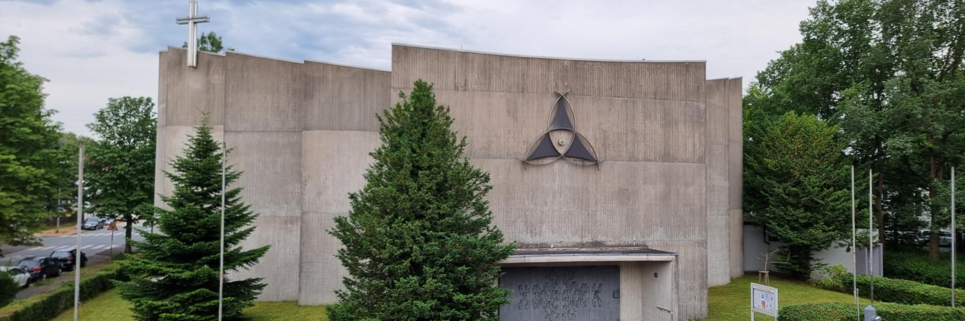 Aussenansicht vom Pfarrzentrum aus