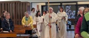 Ministranten beim Einzug