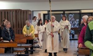 Ministranten beim Einzug