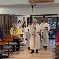 Ministranten beim Einzug