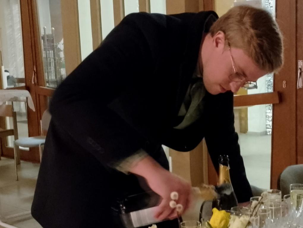 Der Sekt wird bereitgestellt