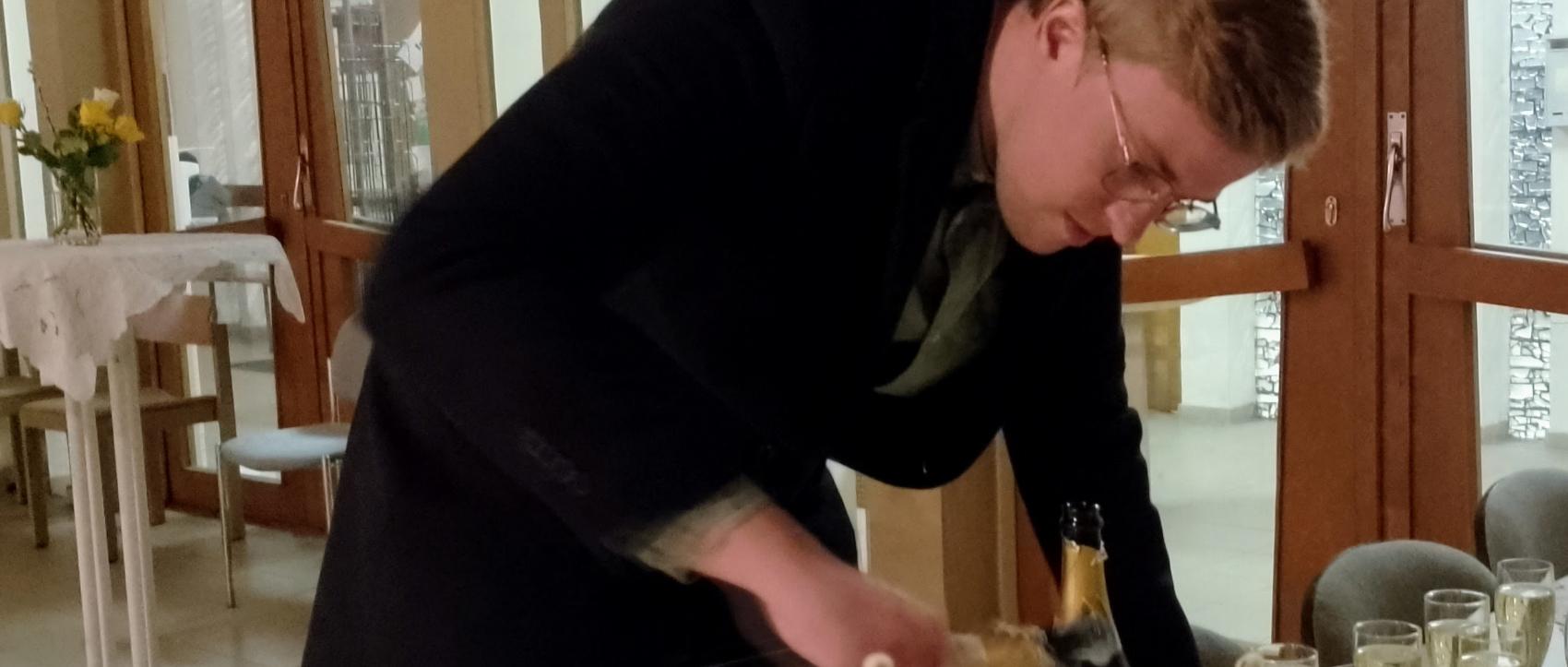 Der Sekt wird bereitgestellt