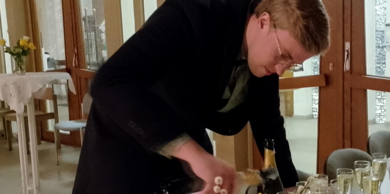 Der Sekt wird bereitgestellt