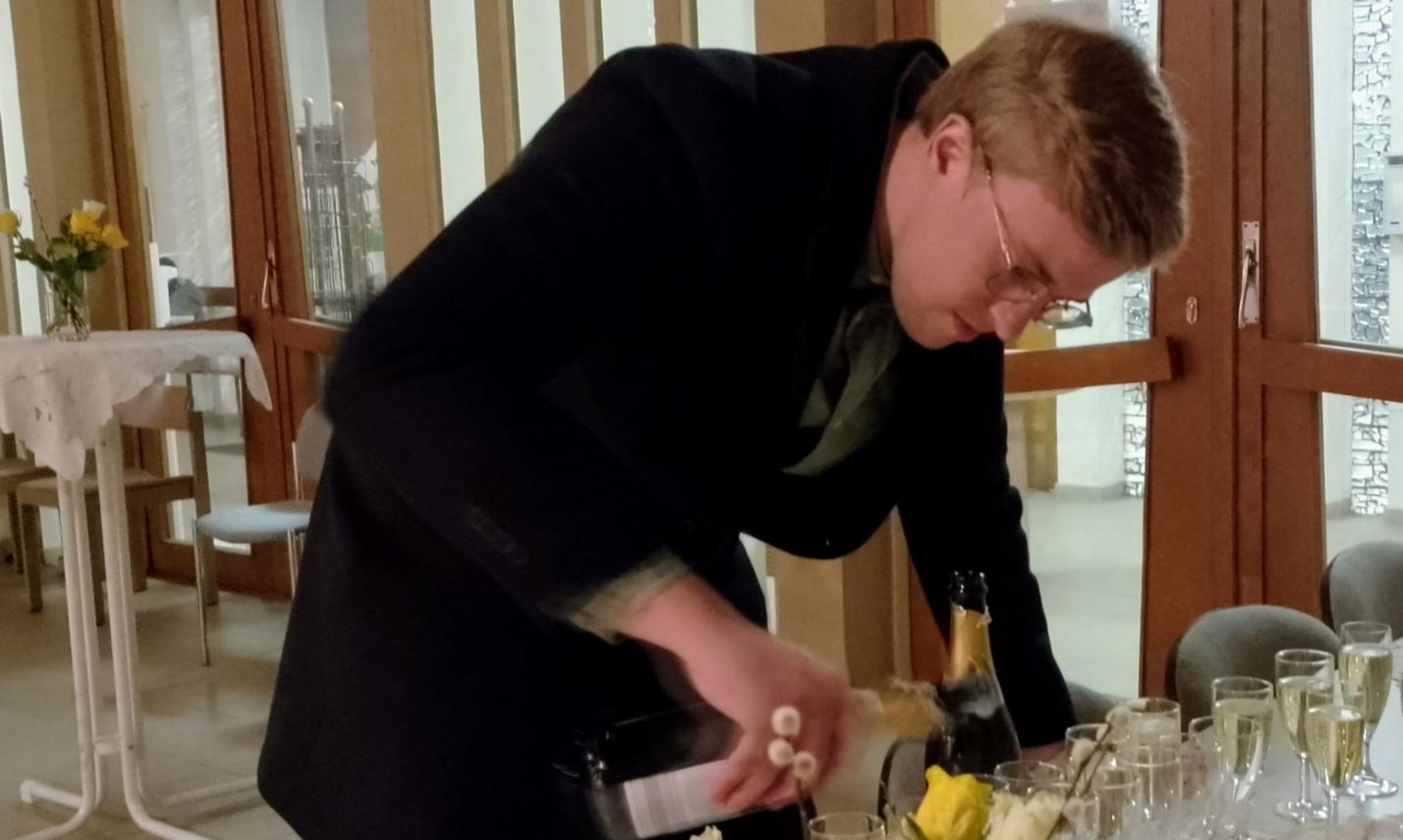 Der Sekt wird bereitgestellt