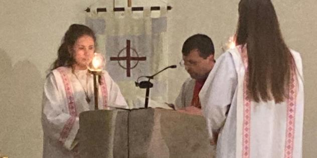 Das Evangelium wird vorgetragen