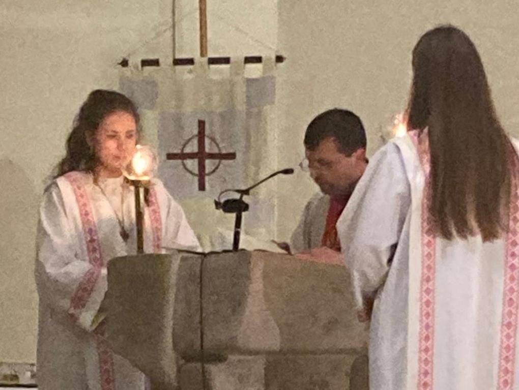 Das Evangelium wird vorgetragen