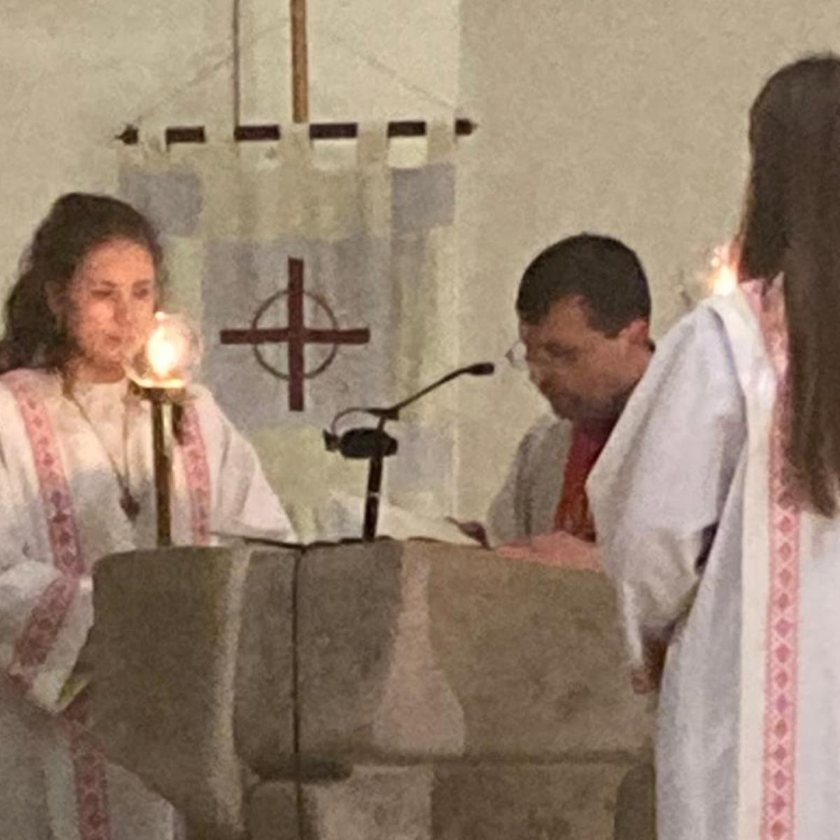 Das Evangelium wird vorgetragen